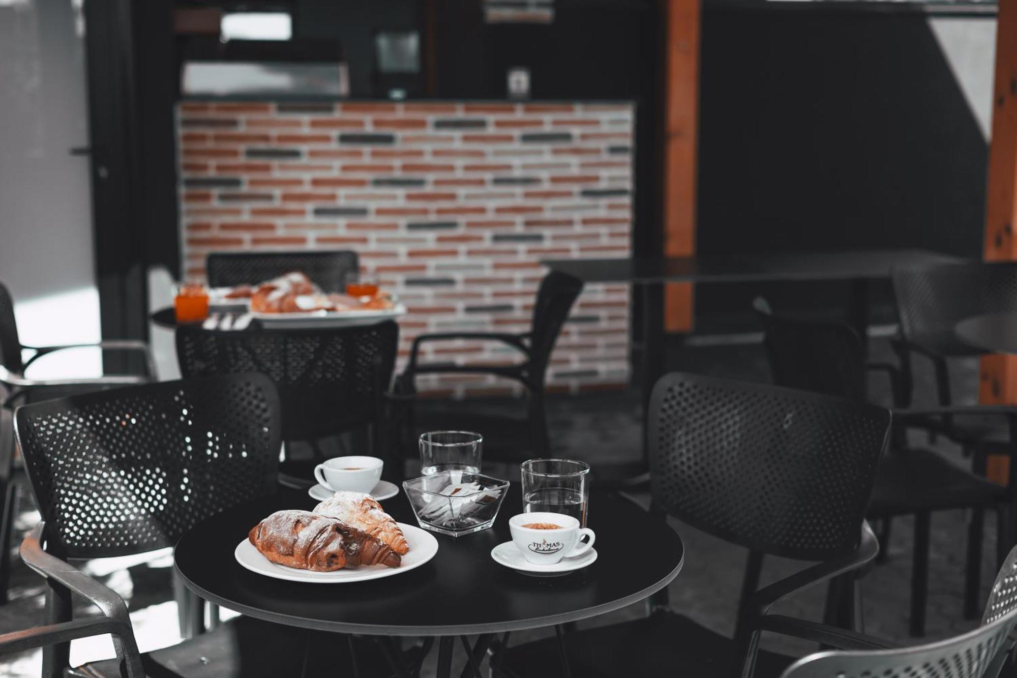 Hotel Beke Vlorë Esterno foto