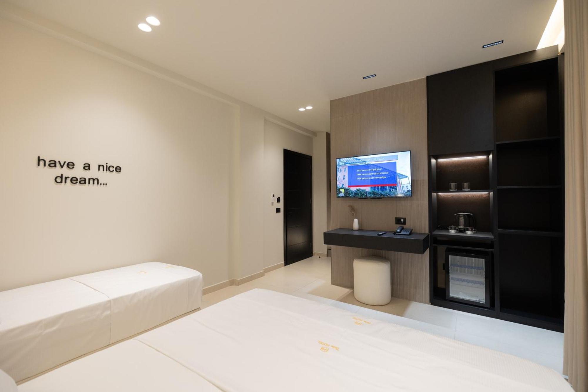 Hotel Beke Vlorë Esterno foto